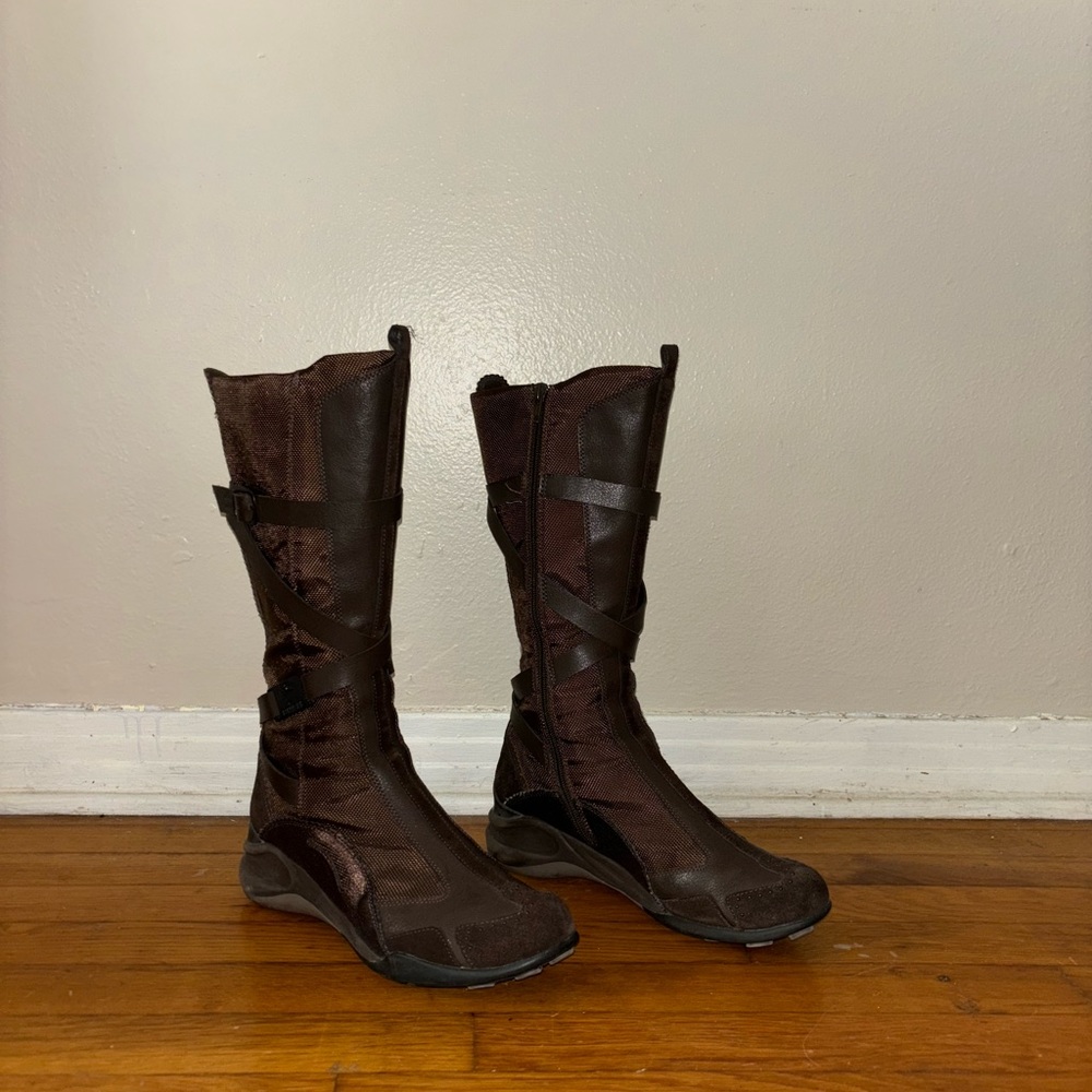 Sporty boots